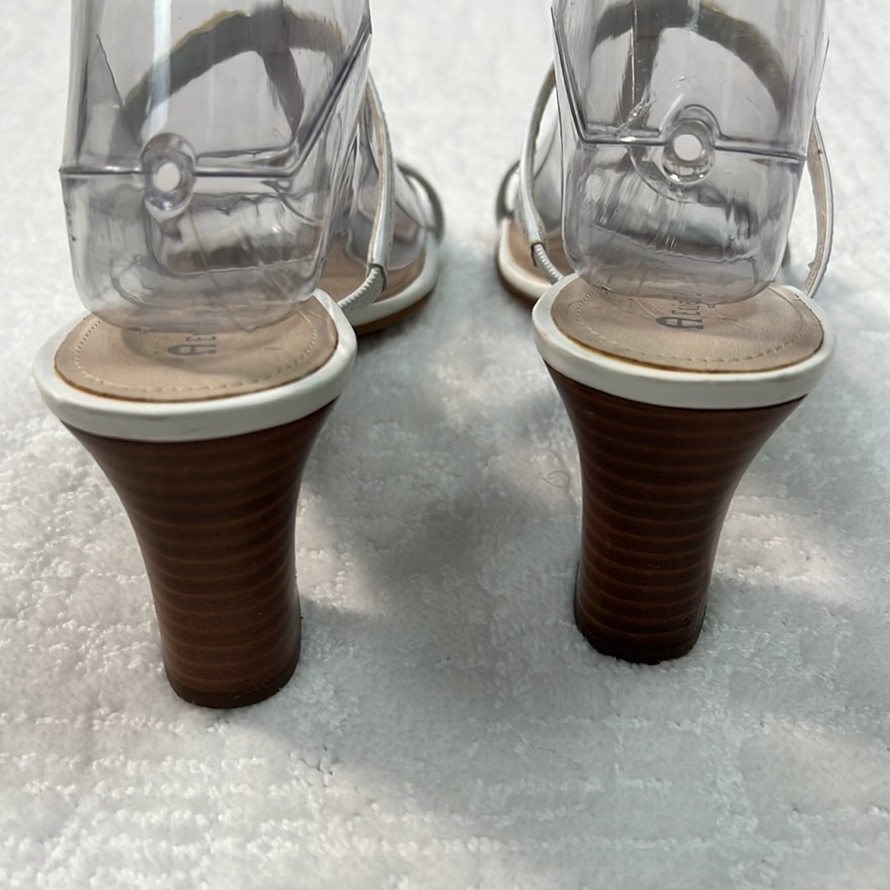 Etienne Aigner white t-strap high heel sandals size 10 - Picture 4 of 8